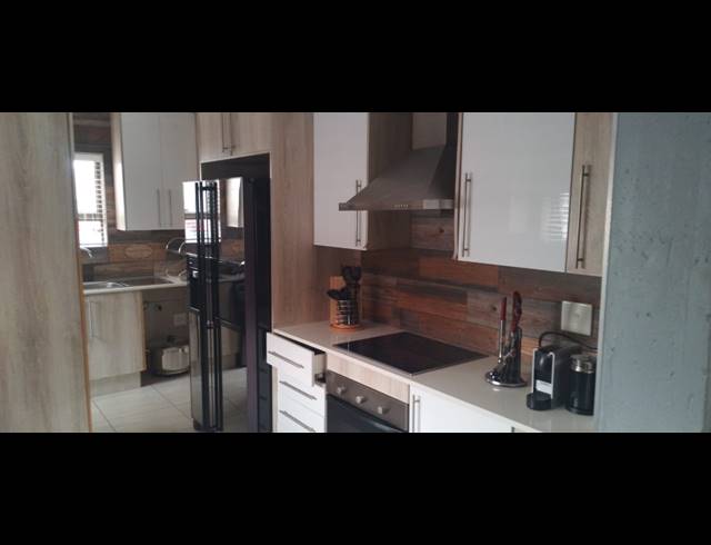 3 BEDROOM HOUSE FOR SALE IN HELDERWYK